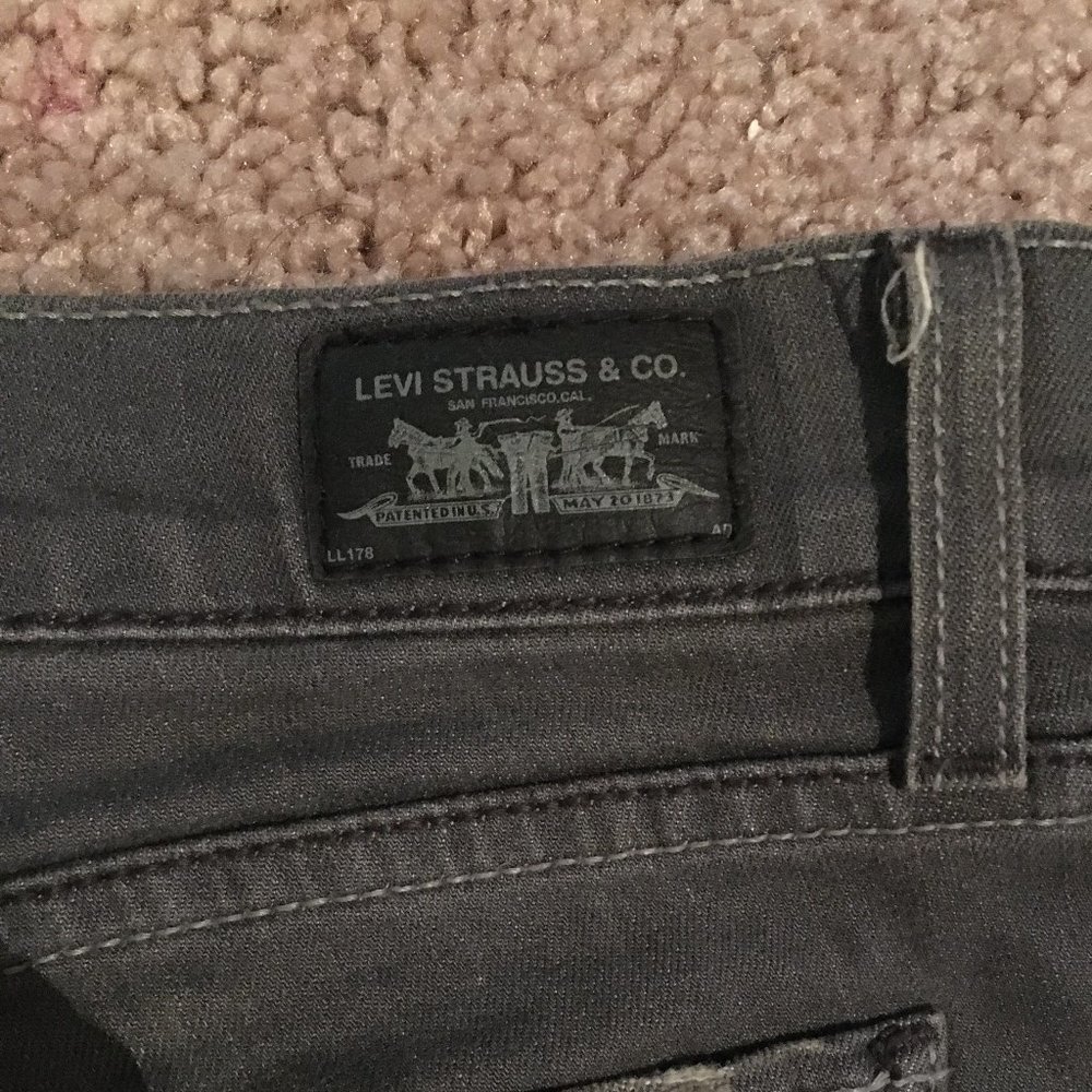 ‼️ 3 for $15- GRAY LEVI SKINNY JEANS * SIZE 9N *